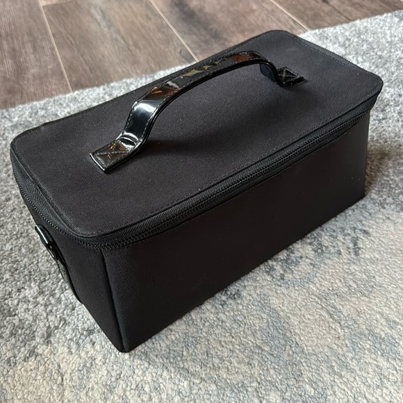 MAC Cosmetics Carry All - Picture 1 of 5